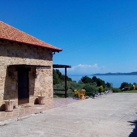 Stonehouse & Casa Al Sole E Al Mare Villa Nea Roda Exterior photo