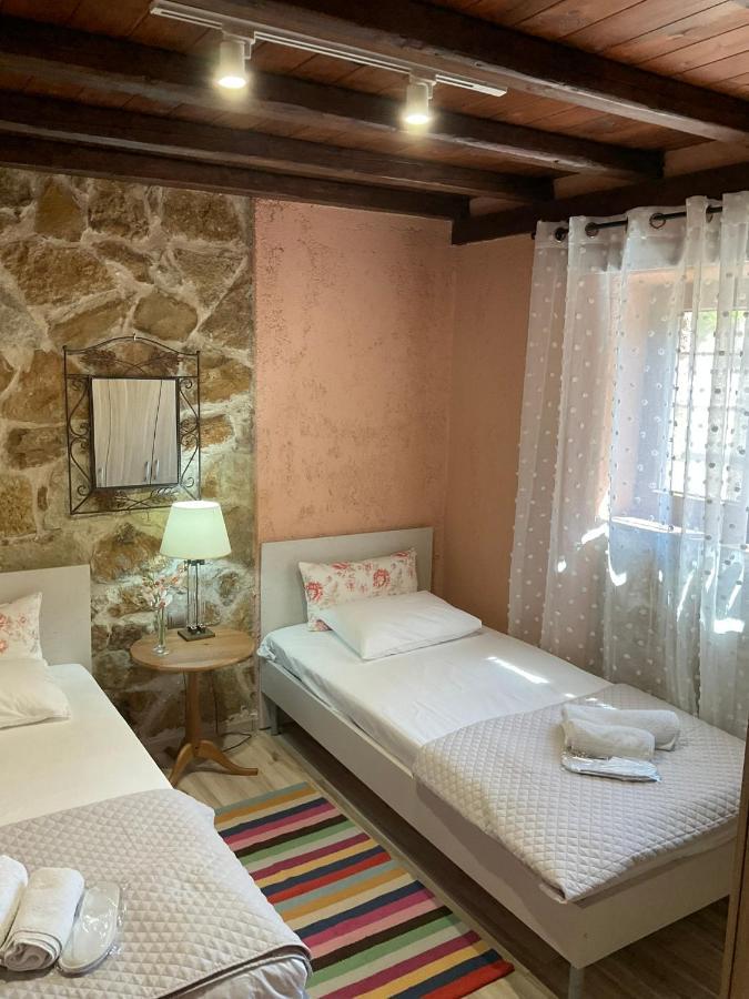Stonehouse & Casa Al Sole E Al Mare Villa Nea Roda Exterior photo