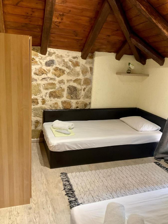 Stonehouse & Casa Al Sole E Al Mare Villa Nea Roda Exterior photo