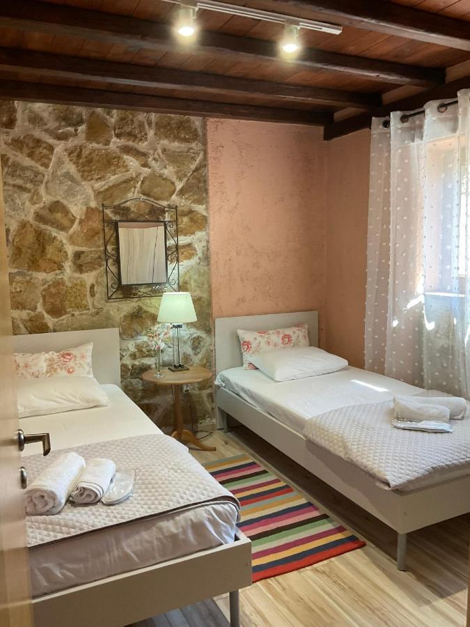 Stonehouse & Casa Al Sole E Al Mare Villa Nea Roda Exterior photo